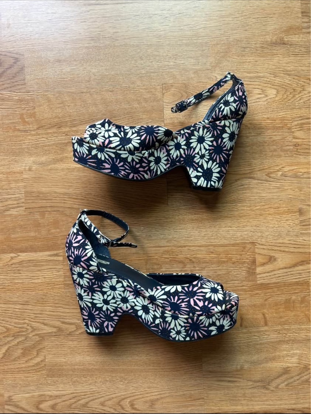 Kimchi blue platform wedges - Picture 2 of 8